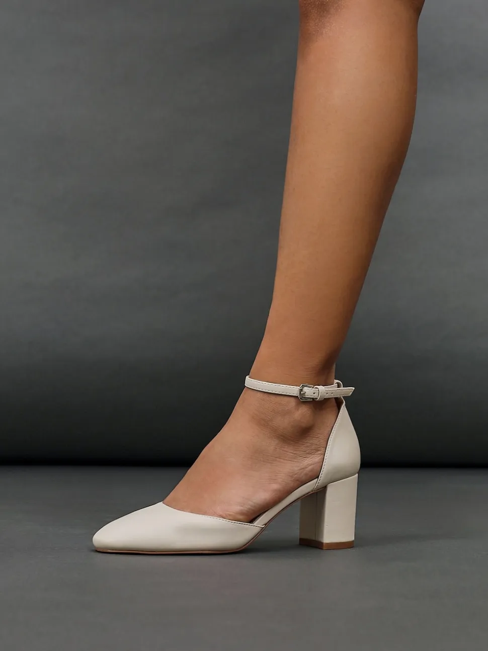 Nude - Linzi Leona Closed Back Court Block talons
