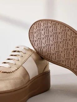 Or - Baskets Signature haut de gamme à lacets et semelle épaisse compensées en cuir