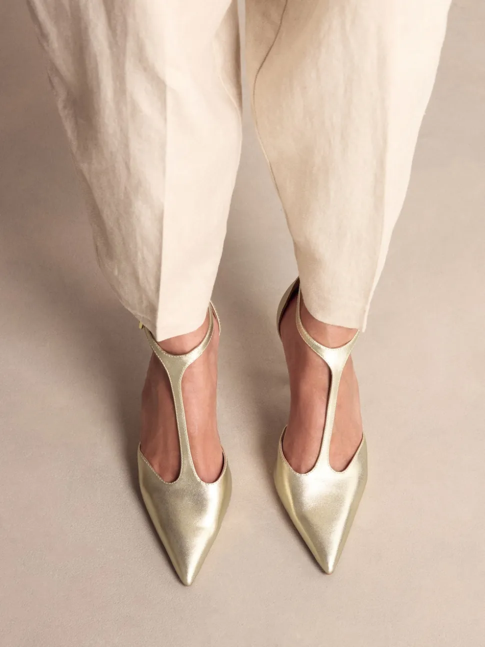 Or - Chaussures à talons en cuir à bout pointu