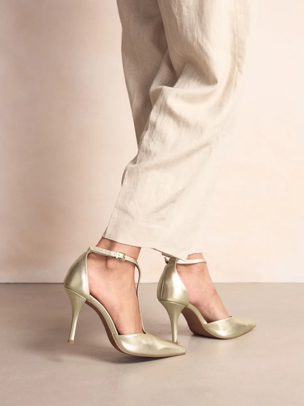 Or - Chaussures à talons en cuir à bout pointu