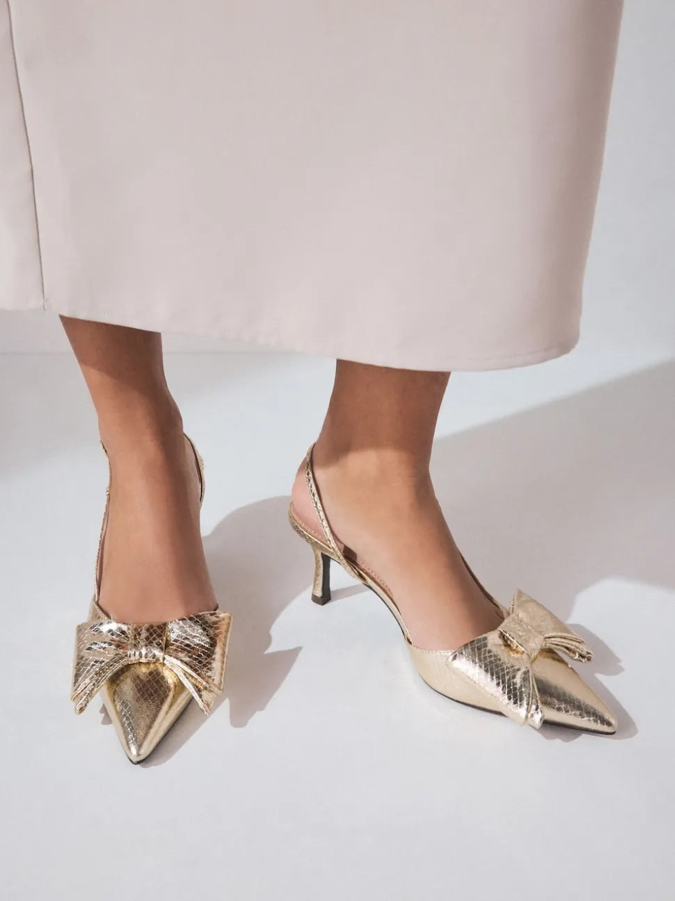 Or - Chaussures à talons Forever Comfort® à bout pointu et bride arrière