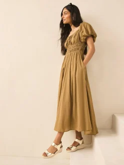Or - Chaussures compensées à bout élastique avec brides