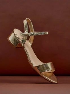 Or - Linzi Kezzi à peine là Sandales à talons bas