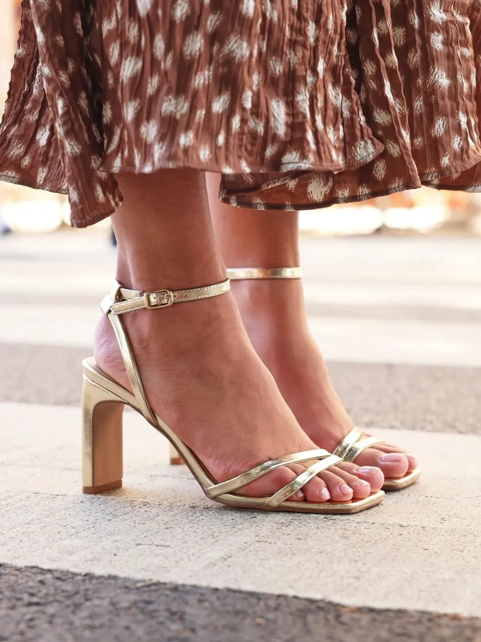 Or - Sandales à talons carrés Linzi Gesture