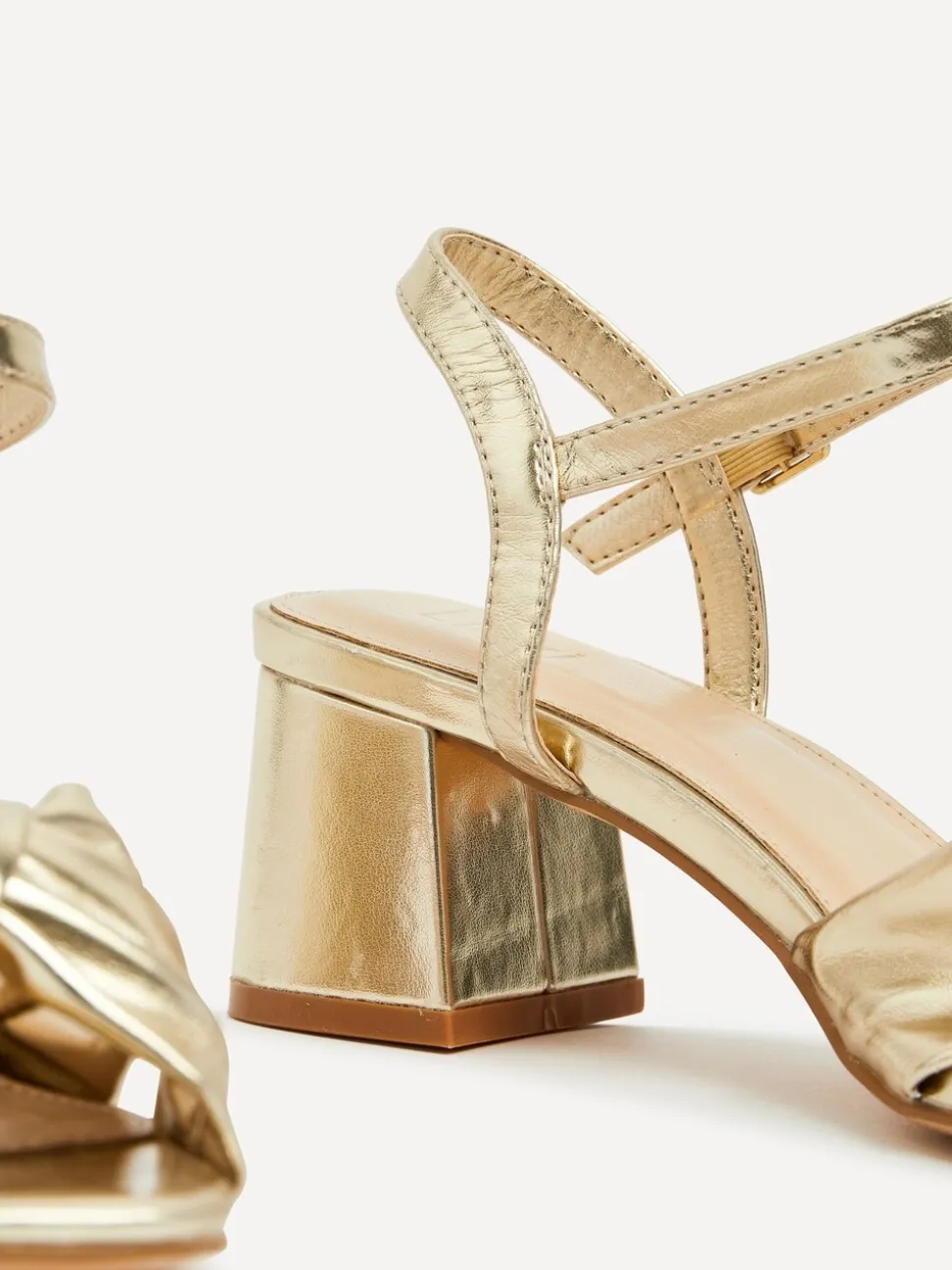 Or - Sandales Linzi Charlotte à talons carrés avec nœud sur le devant