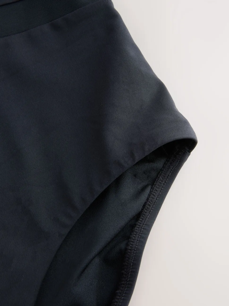 Panneau en maille noire - Maillot de bain gainant Tummy à col montant
