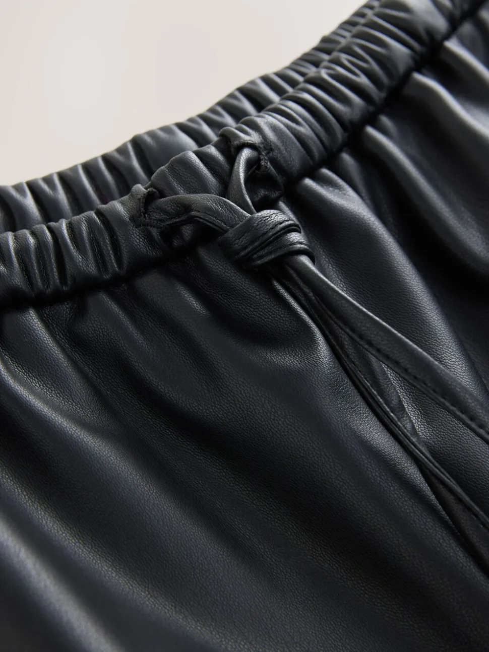 Pantalons Nothing Ordinary à rayures latérales en similicuir