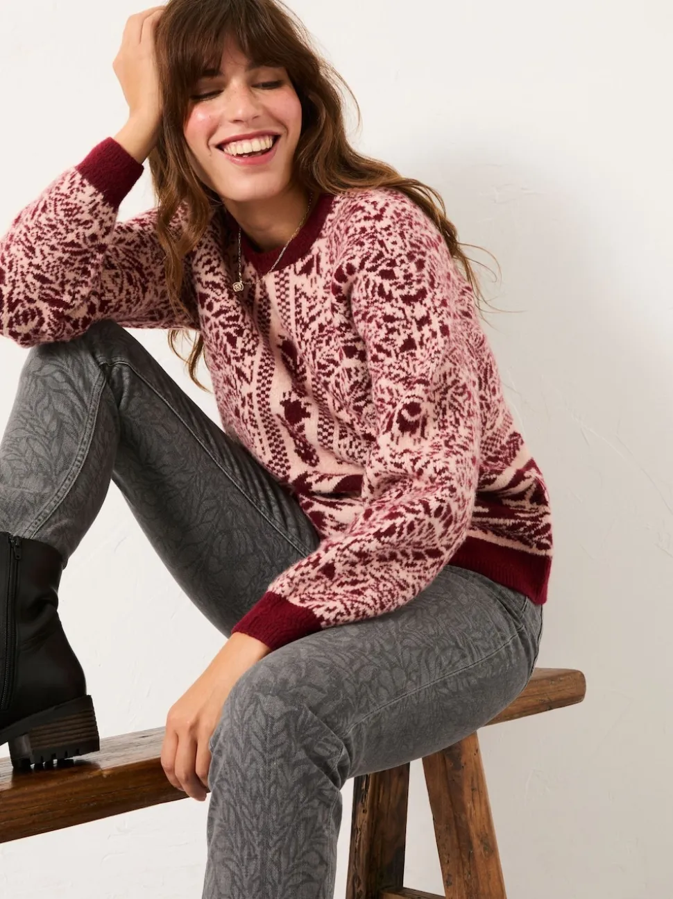 Pull FatFace à col ras du cou en maille à fleurs