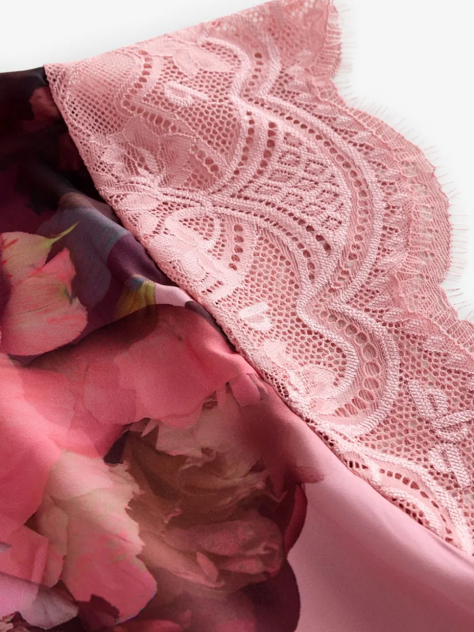 Pyjamas B by Ted Baker en jersey de satin rose fleuri