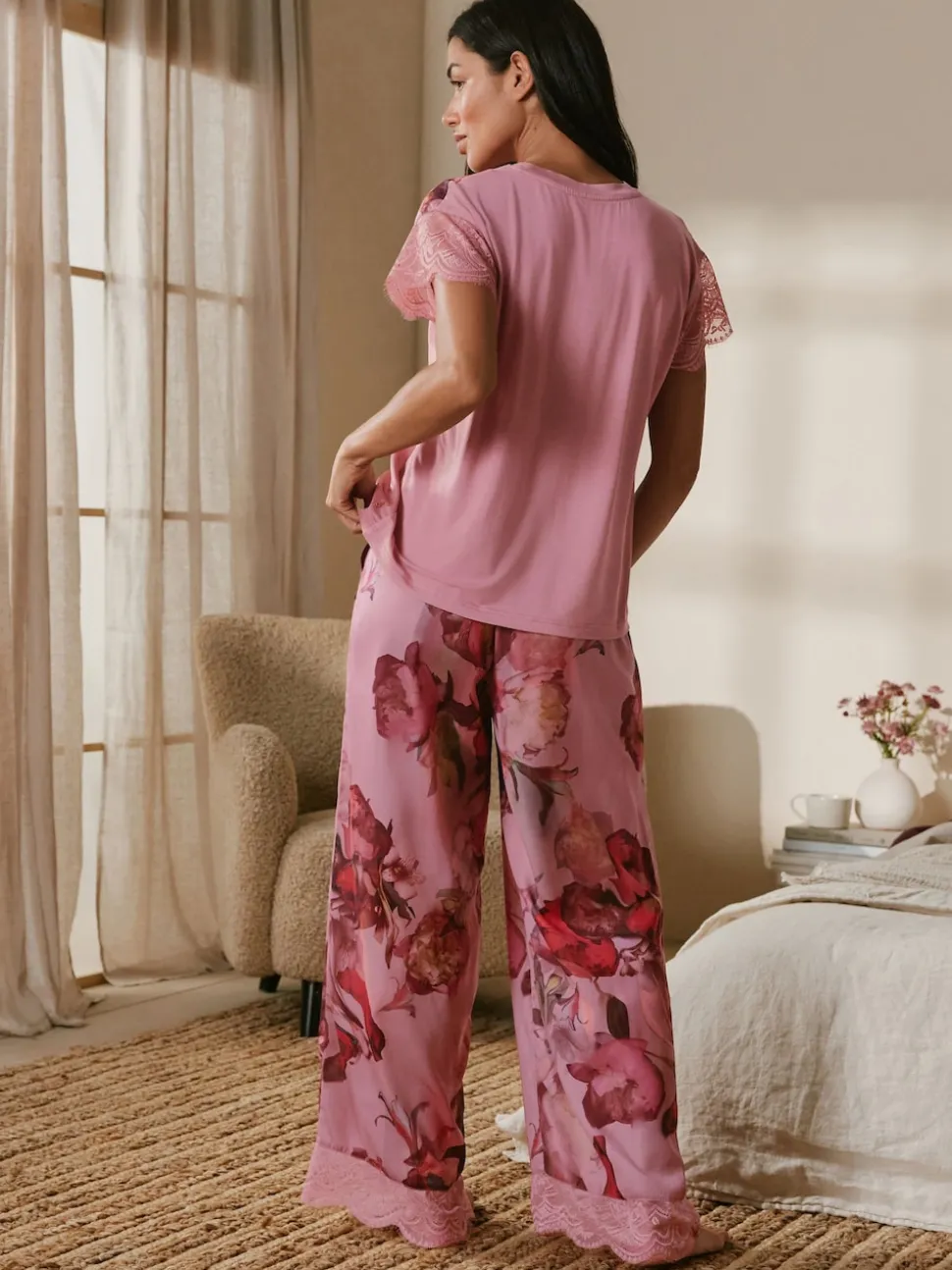 Pyjamas B by Ted Baker en jersey de satin rose fleuri