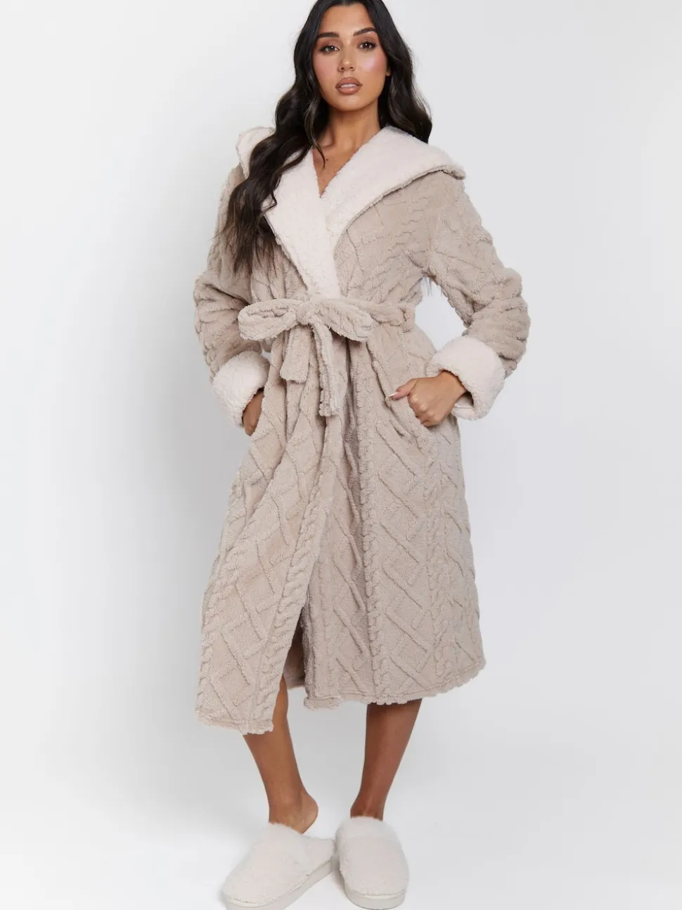 Robe de chambre mi-longue Loungeable à capuche et découpes en maille torsadée