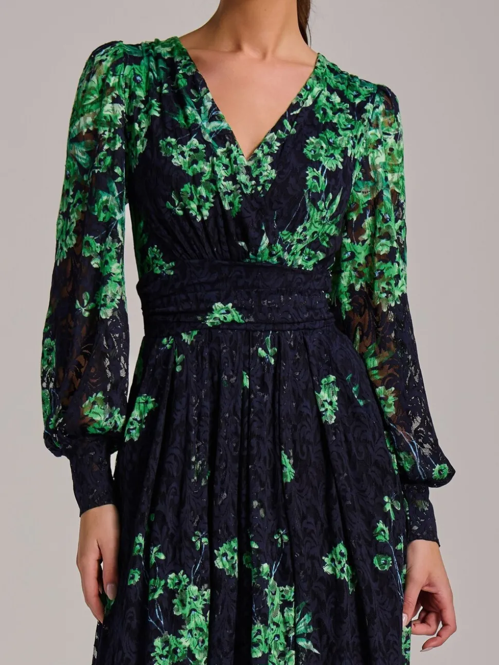 Robe longue Jolie Moi en dentelle imprimée à manches longues