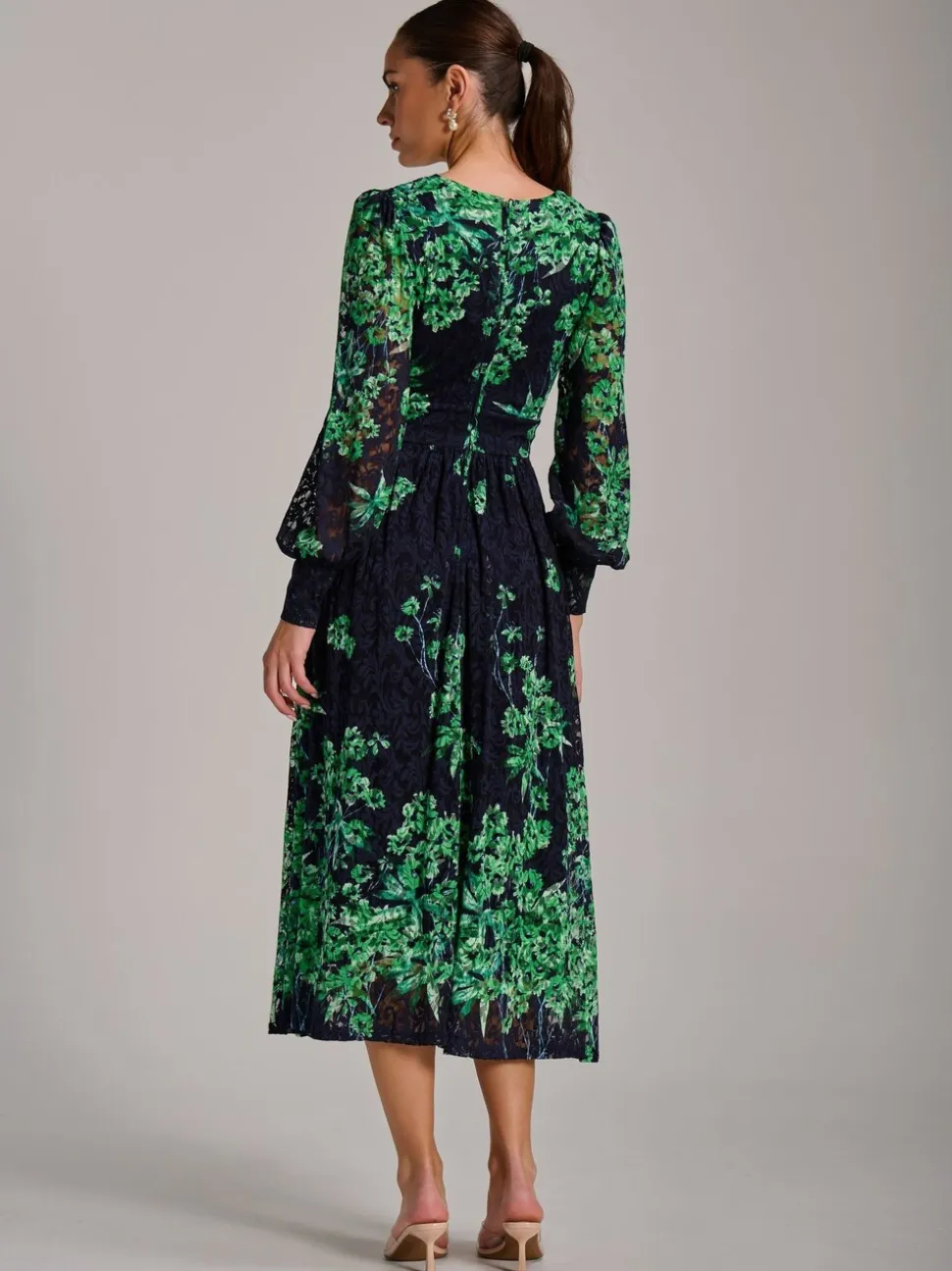 Robe longue Jolie Moi en dentelle imprimée à manches longues