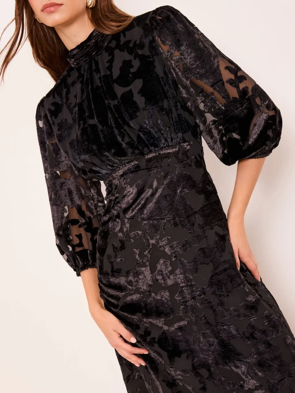 Robe mi-longue Lipsy Devore Velvet à manches bouffantes