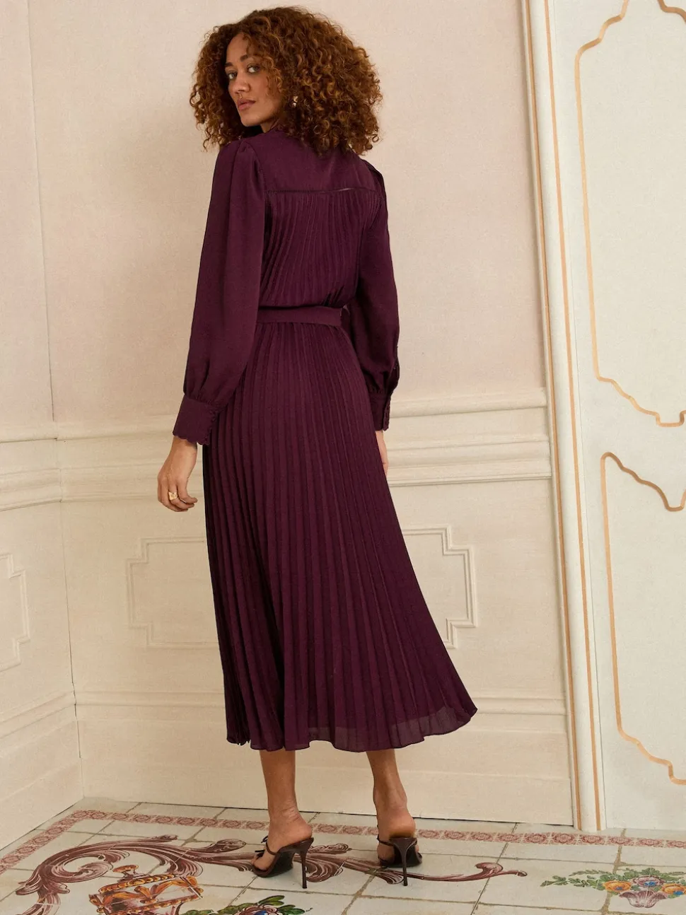 Robe mi-longue Love & Roses plissée