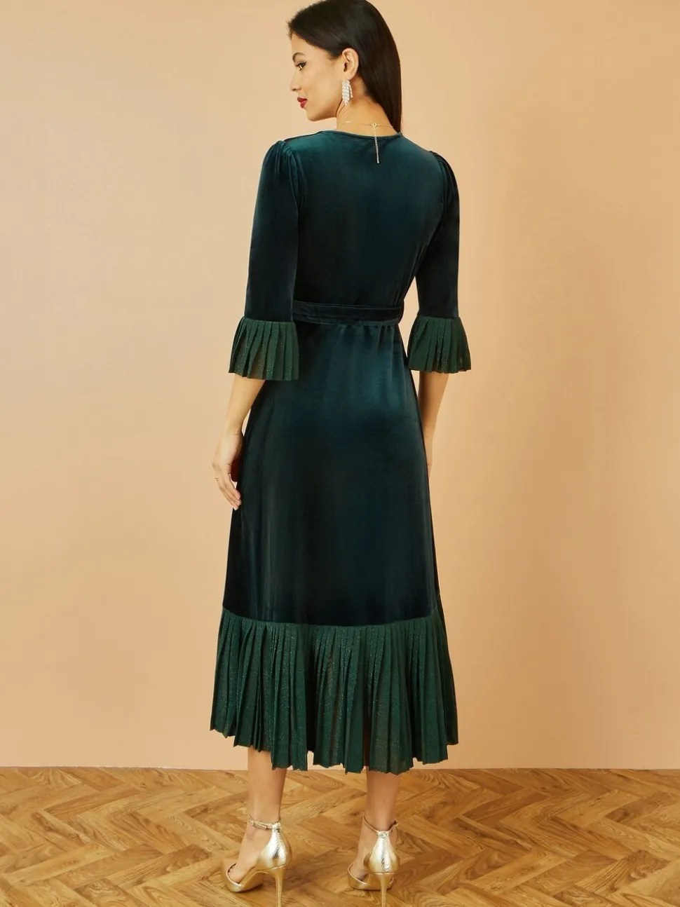 Robe mi-longue Yumi Velvet avec ourlet contrastant