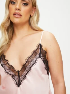 Rose - Ann Summers Ensemble pyjama en dentelle Cerise et cami en satin