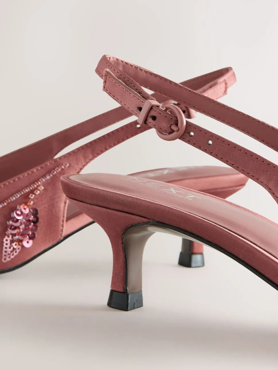 Rose - Forever Comfort Chaussures à talons chatons à bride arrière avec perles en satin