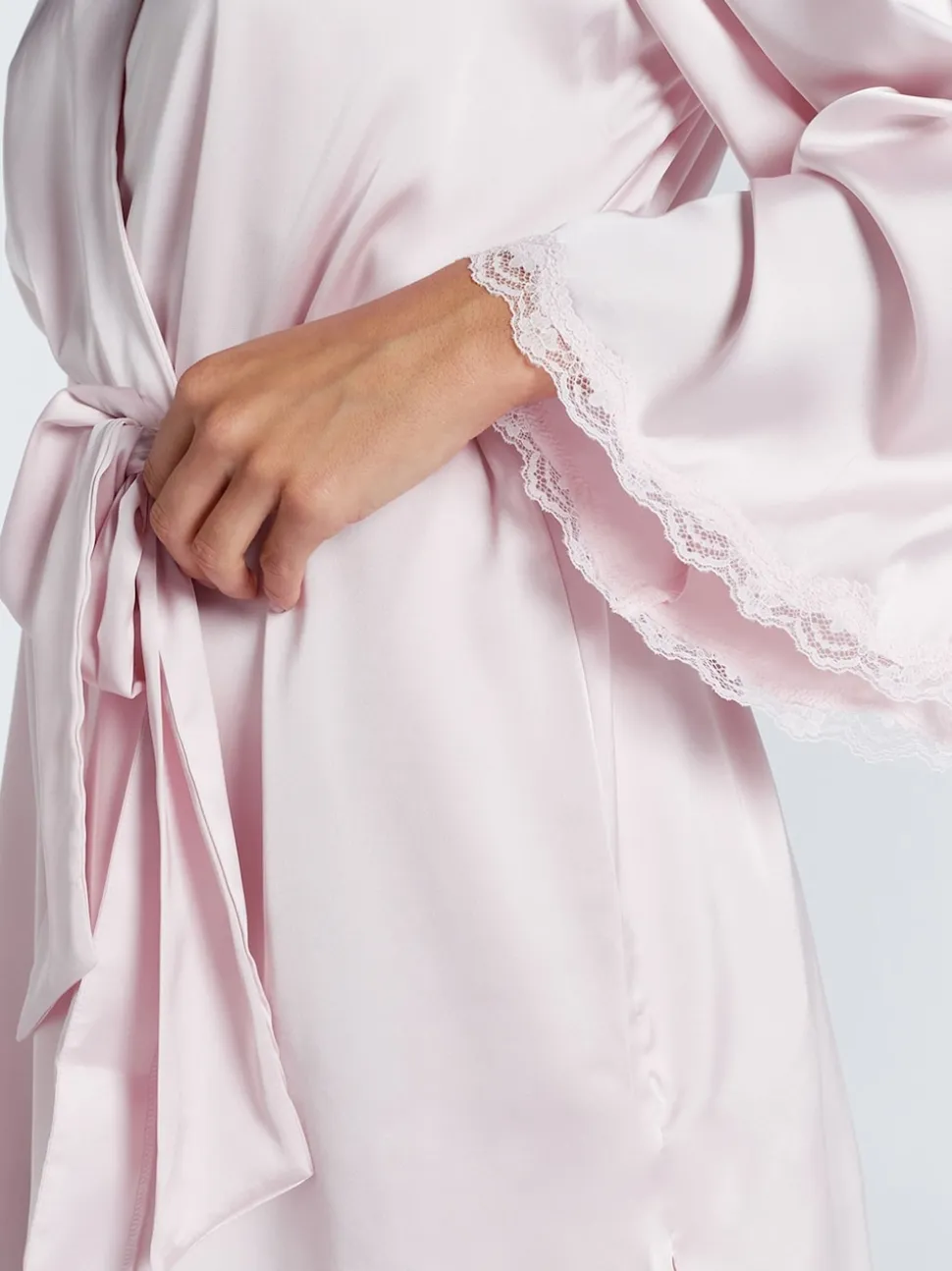 Rose - Peignoir Boux Avenue Kaya en satin bordé de dentelle