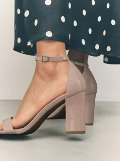 Rose couleur chair - Sandales à talons carrés