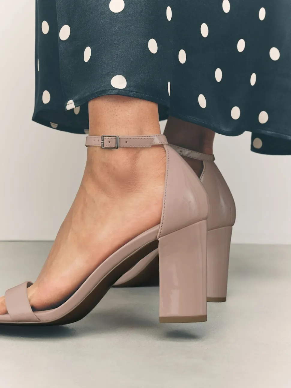 Rose couleur chair - Sandales à talons carrés