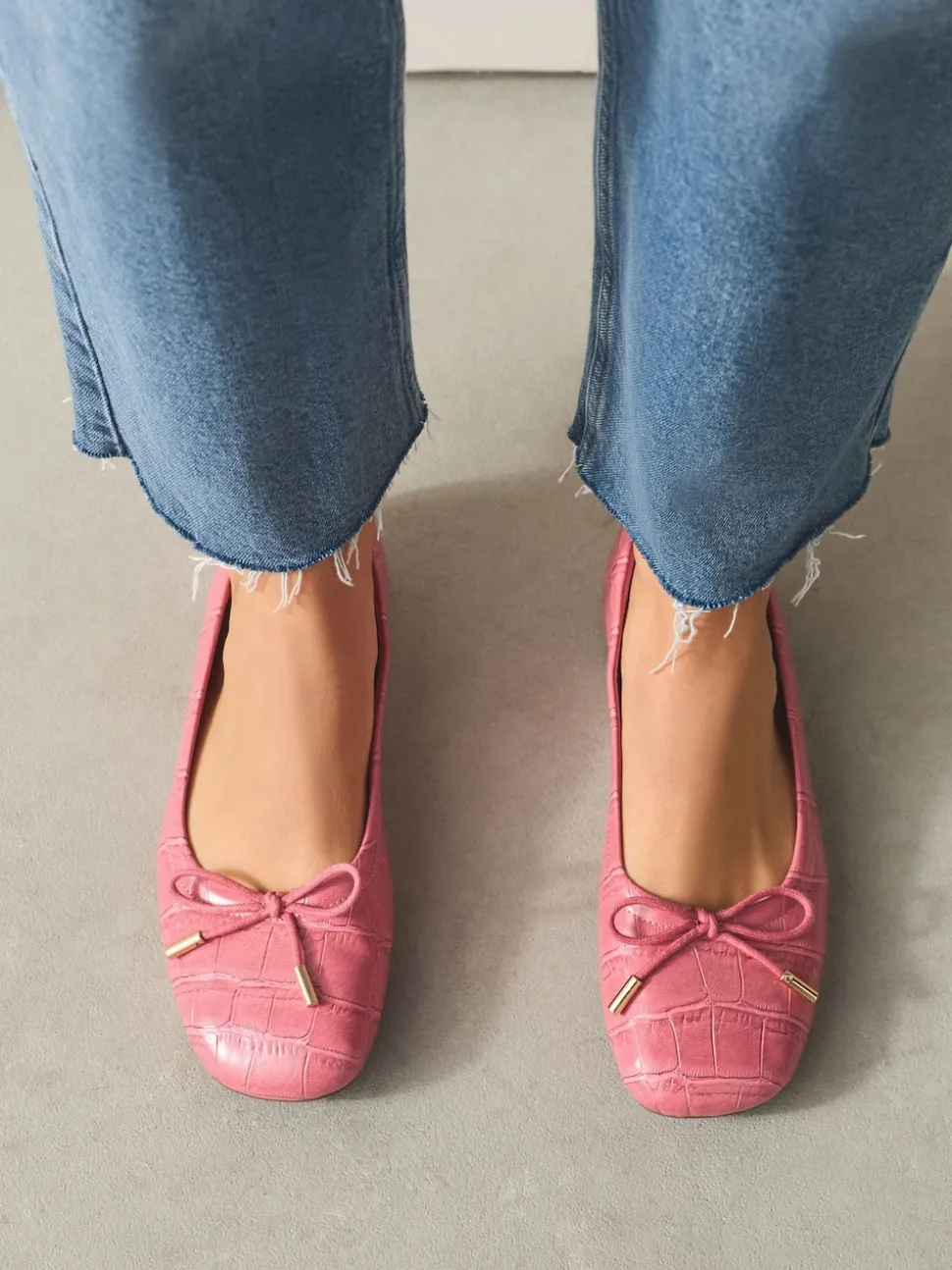 Rose Crocs rose - Chaussures plates Forever Comfort® à bout carré avec nœud
