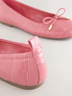 Rose Crocs rose - Chaussures plates Forever Comfort® à bout carré avec nœud