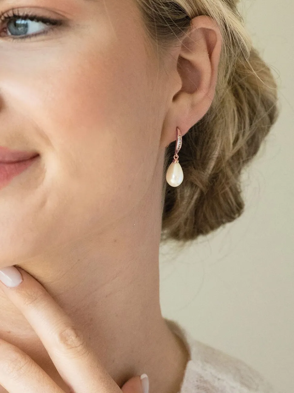 Rose Or - Ivoire & Co Boucles d’oreilles pendantes en cristal et perles Salford