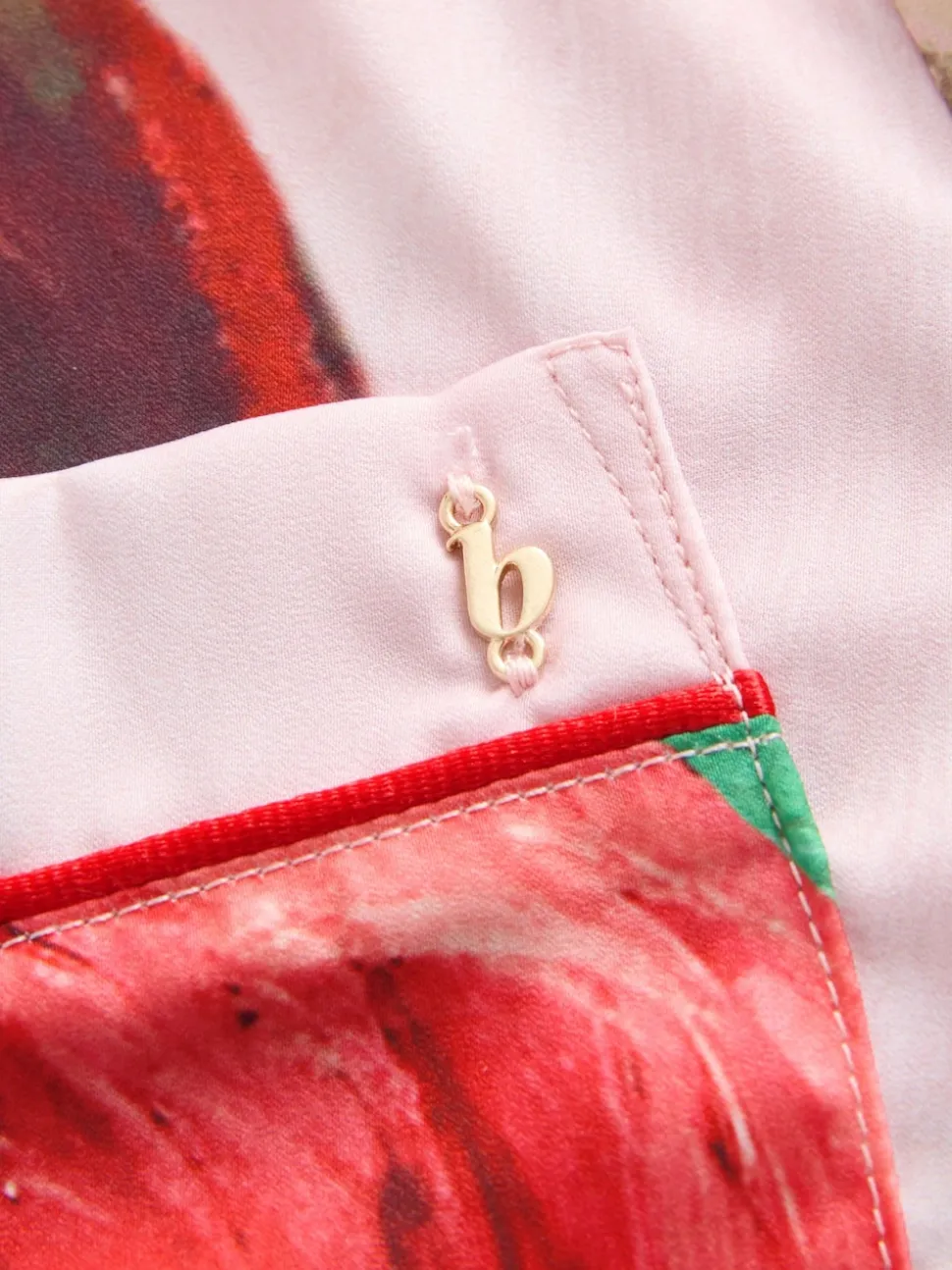 Rose Rouge Fleuri - Pyjama boutonné B by Ted Baker en satin