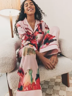 Rose Rouge Fleuri - Pyjama boutonné B by Ted Baker en satin
