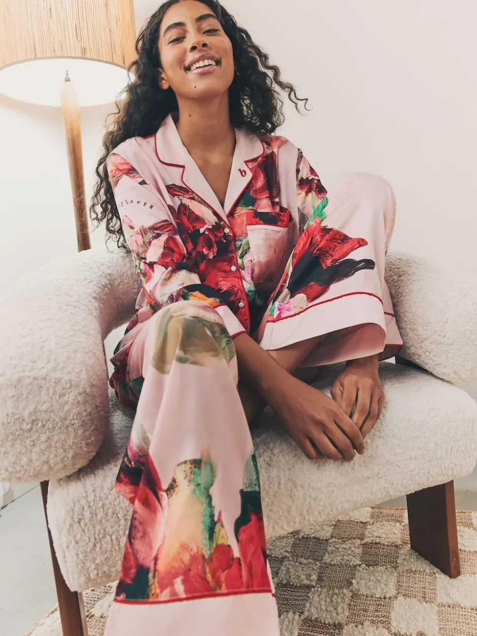 Rose Rouge Fleuri - Pyjama boutonné B by Ted Baker en satin