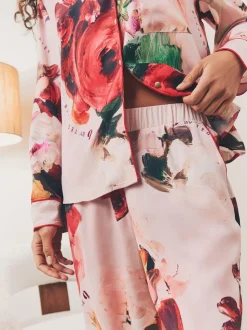 Rose Rouge Fleuri - Pyjama boutonné B by Ted Baker en satin
