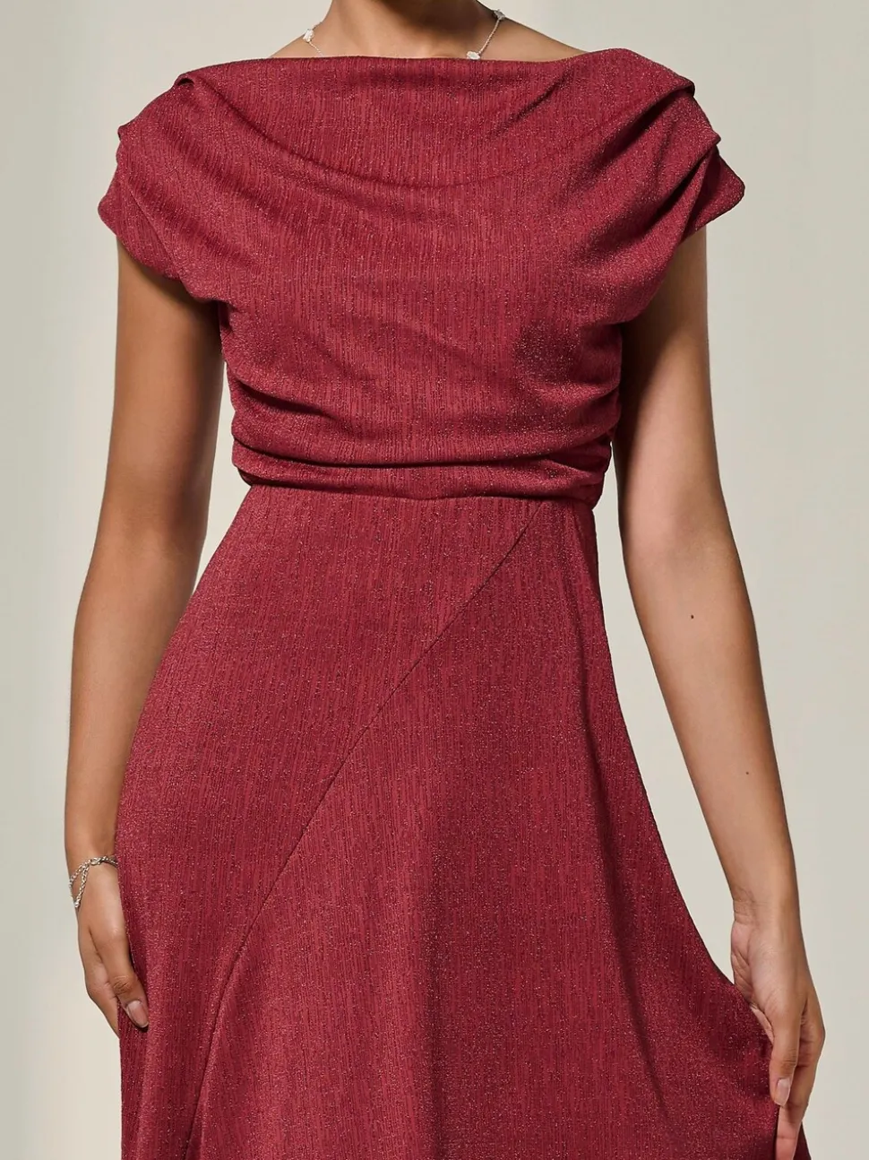 Rouge - Robe Jolie Moi mi-longue drapée asymétrique