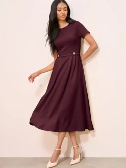 Rouge baie - Friends Like These Tab Detail Manches courtes Mi-long habillé Robe
