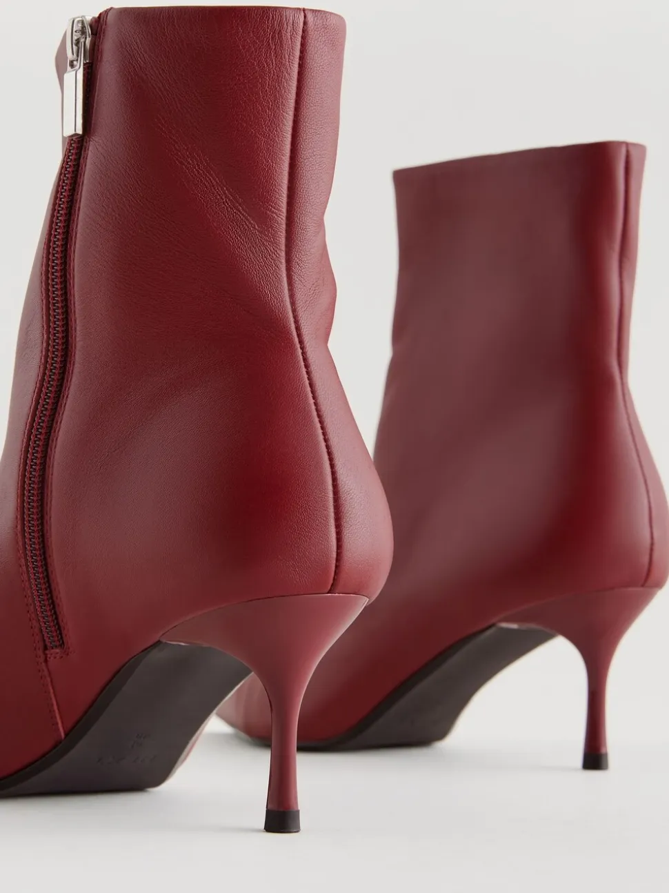 Rouge bordeaux - Bottes fines à talons et bout pointu