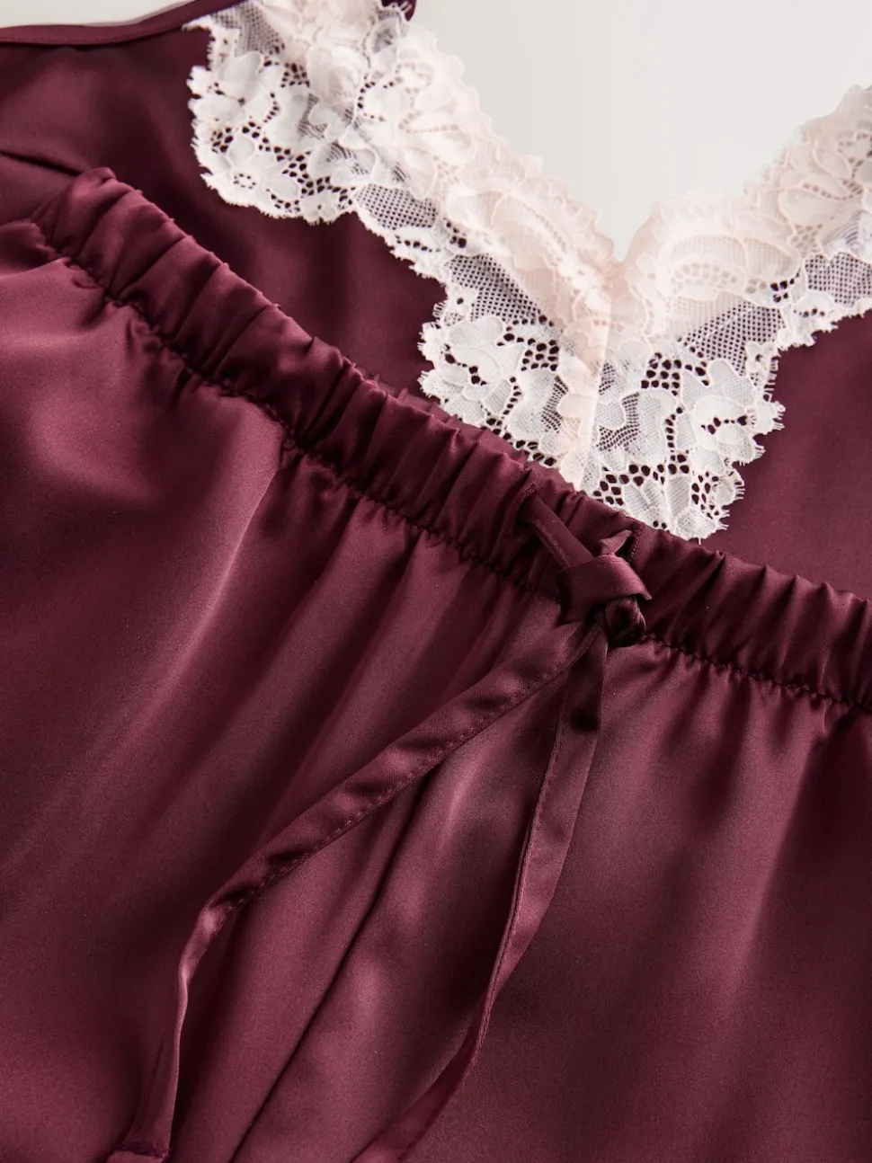 Rouge bordeaux - Pyjama cami bordé de dentelle