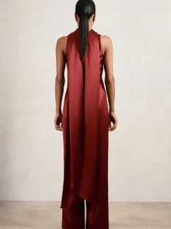 Rouge foncé - Combinaison Cape Reiss Farah en satin à ceinture