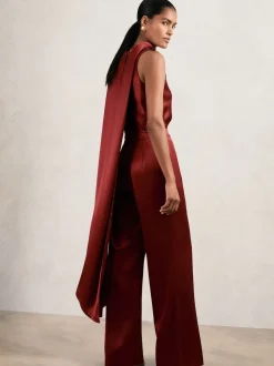 Rouge foncé - Combinaison Cape Reiss Farah en satin à ceinture