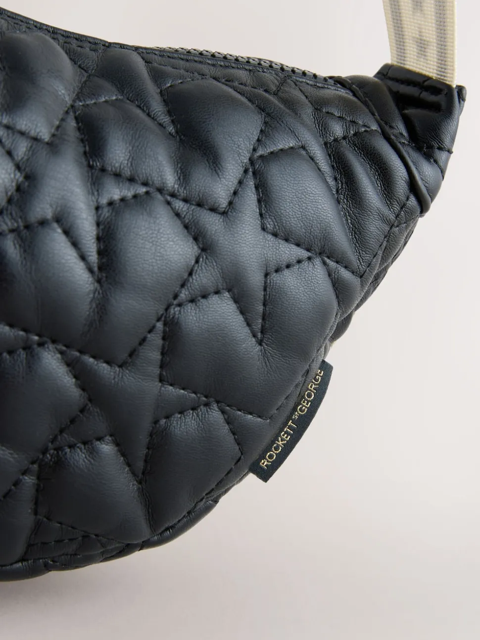 Sac à bandoulière matelassé Rockett St George avec sangle en étoile