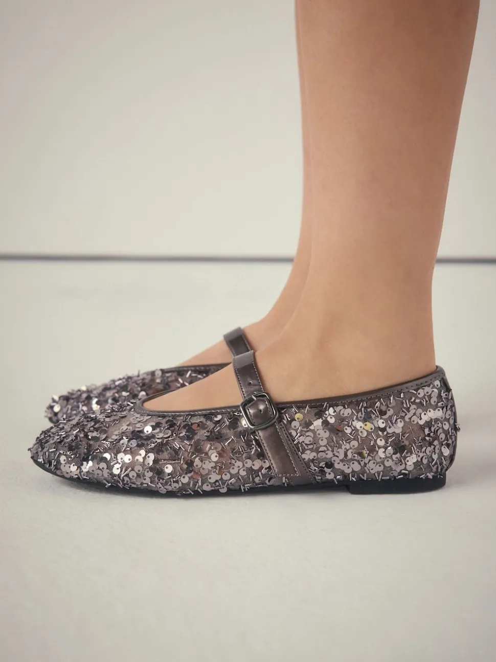 Sequins en étain - Chaussures Forever Comfort® Mary Jane avec ornements de sequins