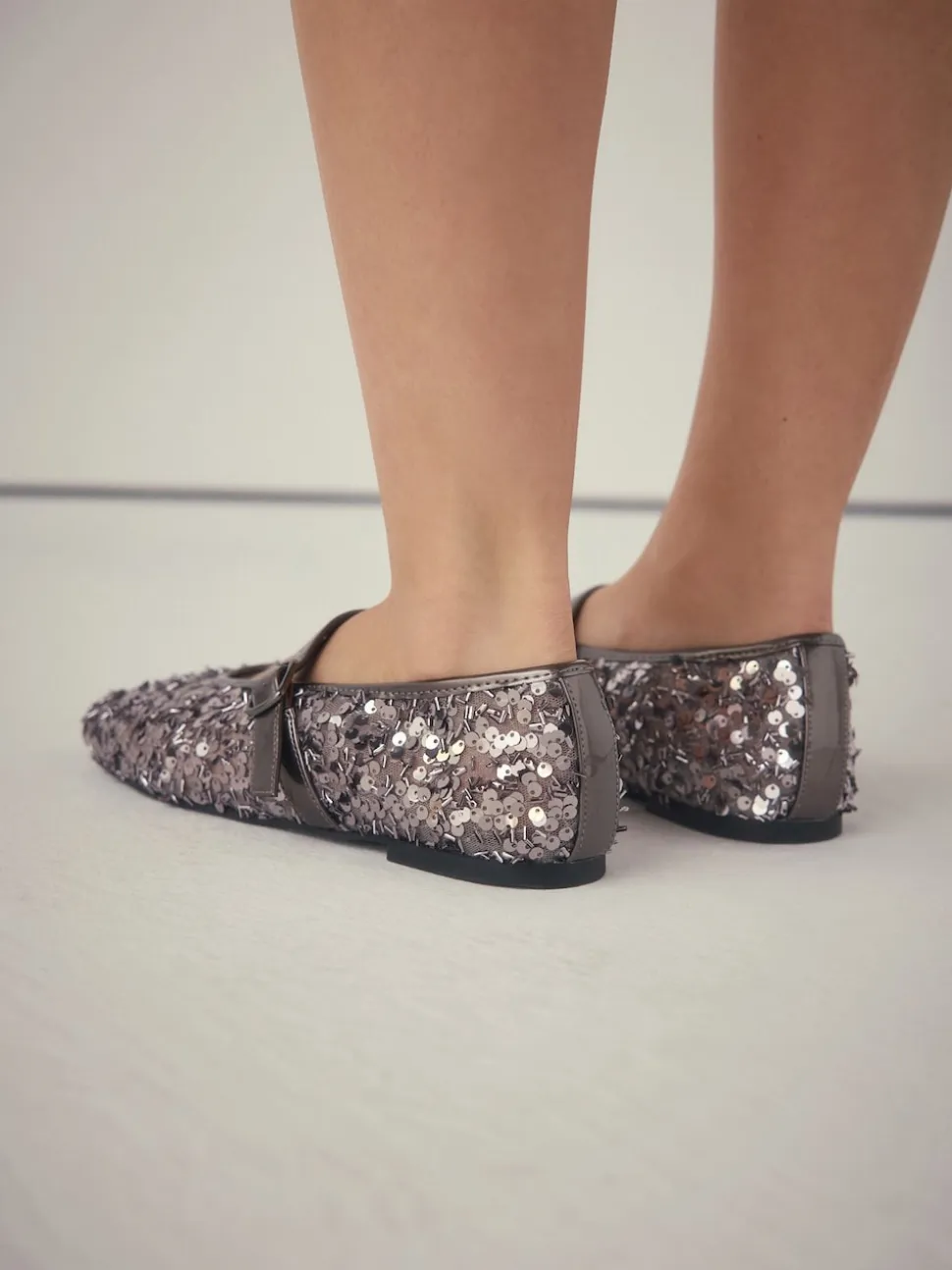 Sequins en étain - Chaussures Forever Comfort® Mary Jane avec ornements de sequins