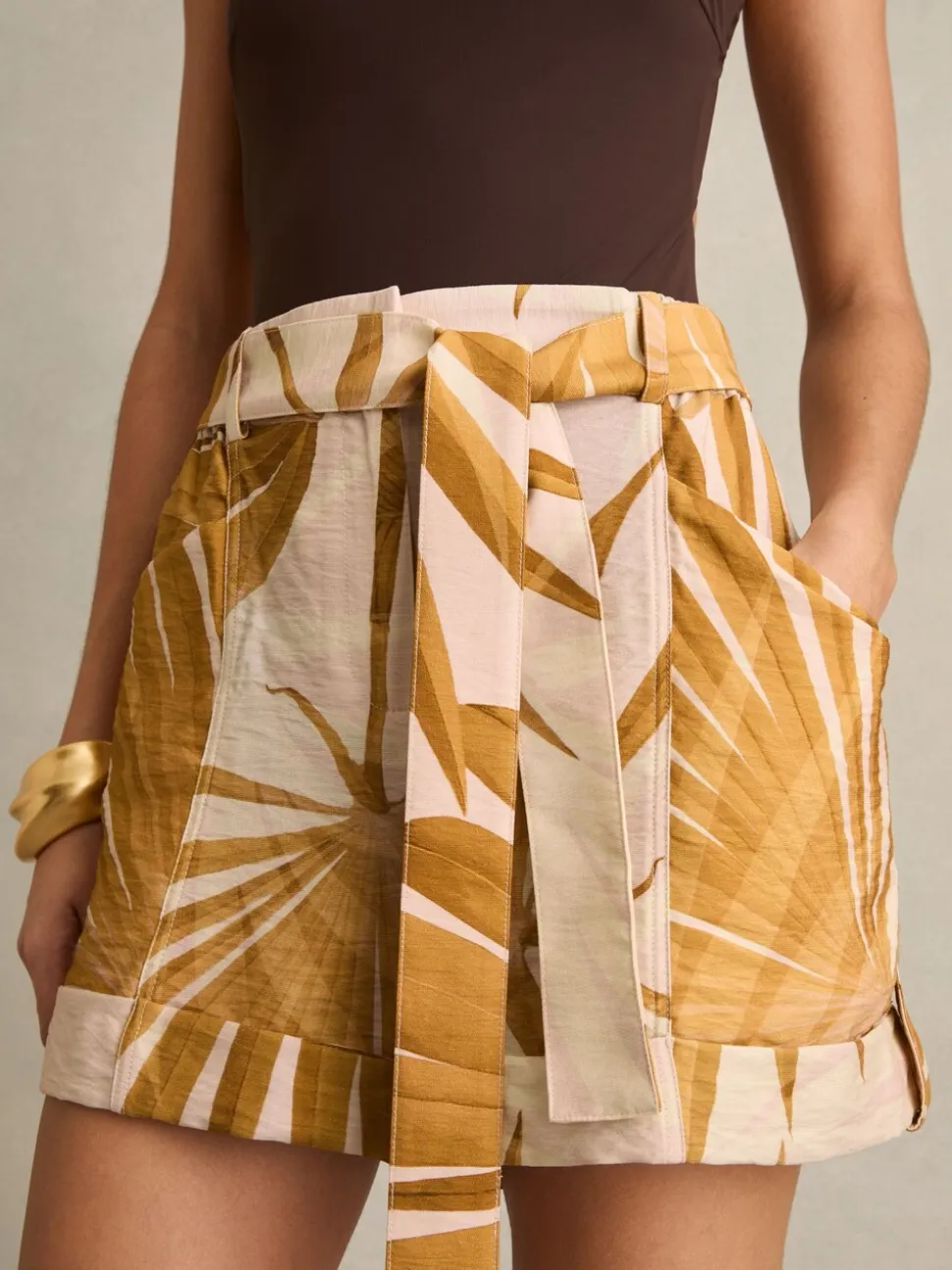 Short Reiss Avril à ceinture et imprimé palmier