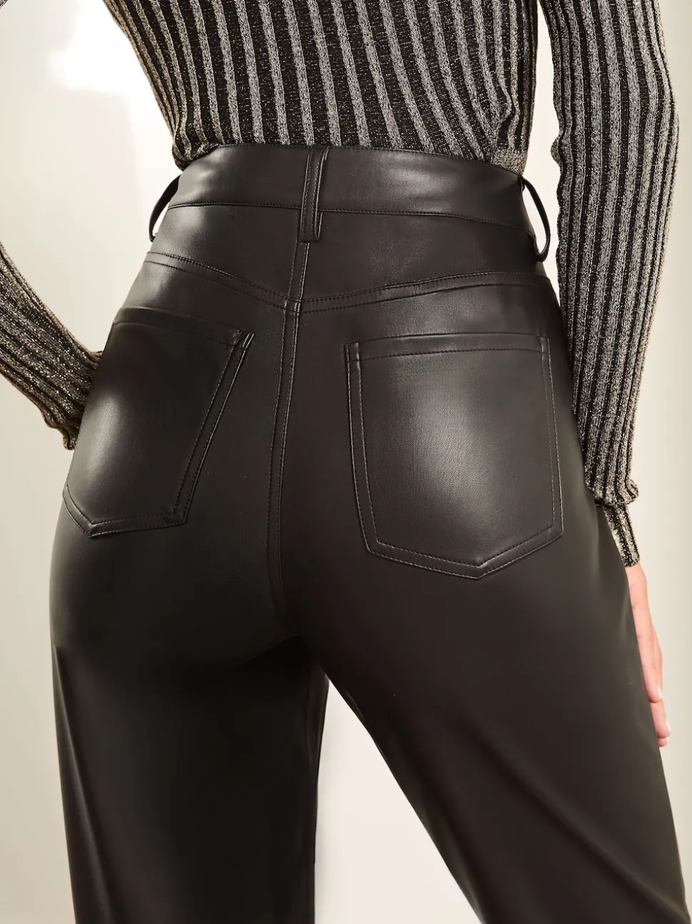 Similicuir noir - Pantalons Lipsy Coupe droite