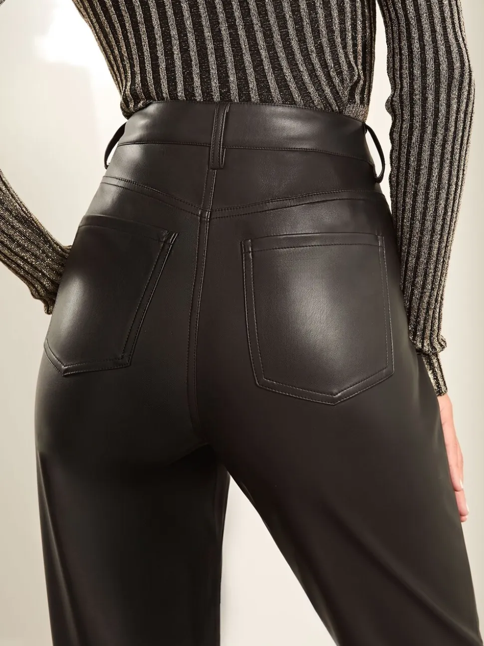 Similicuir noir - Pantalons Lipsy Coupe droite