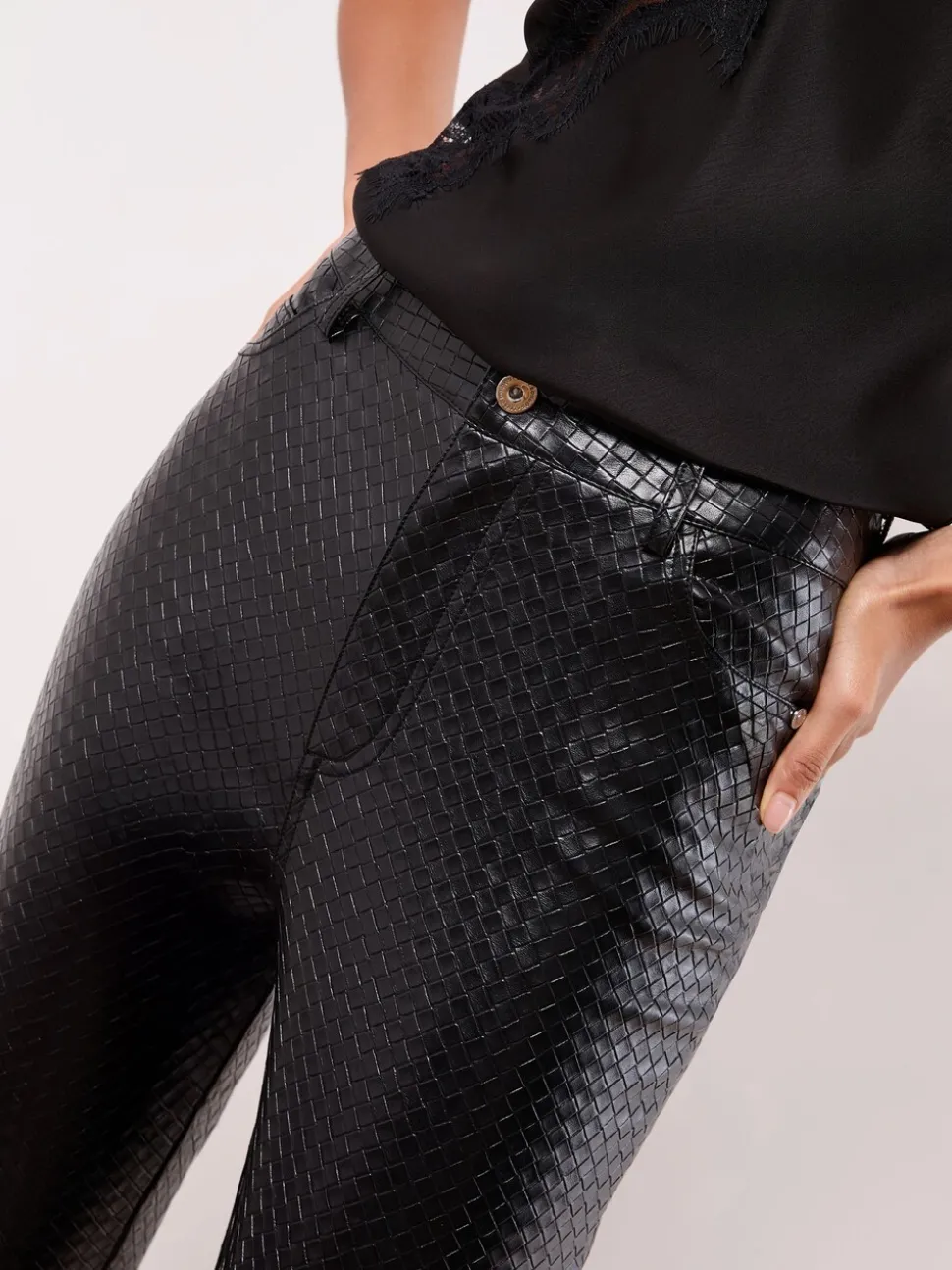 Similicuir noir tissé - Pantalons Lipsy Coupe droite