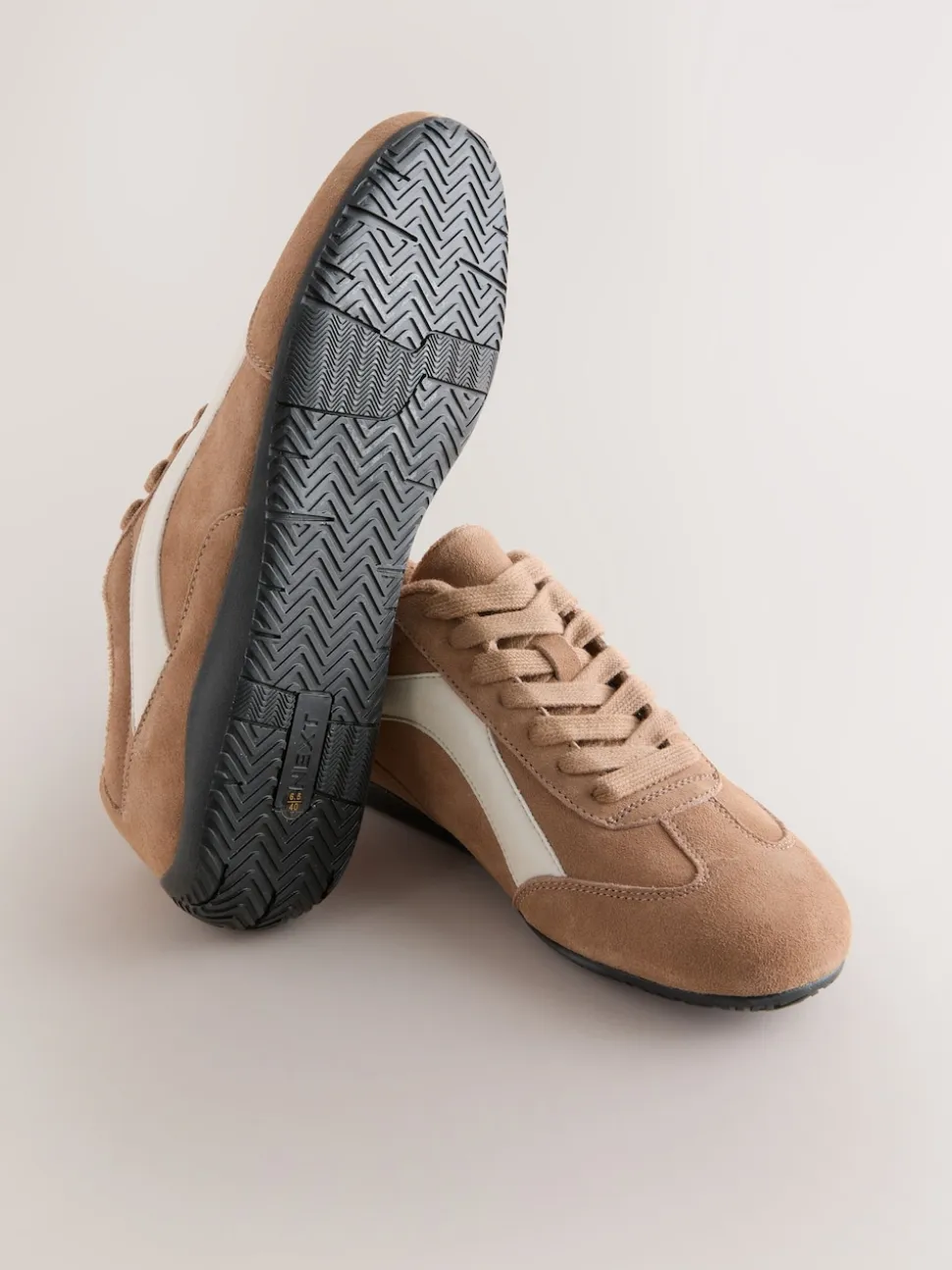 Suede de chameau - Baskets à lacets Forever Comfort® en cuir à semelle slim