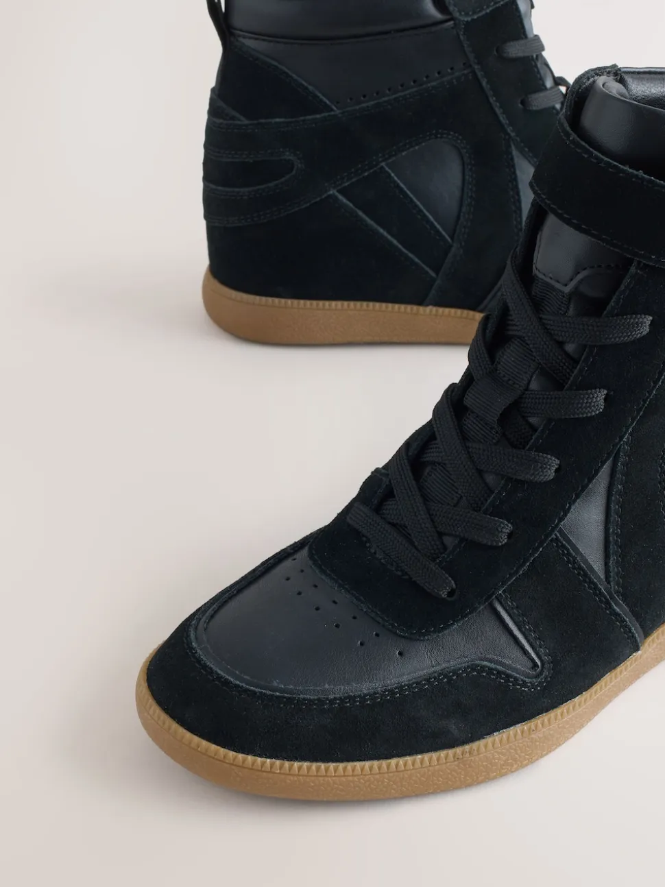 Suede noire - Baskets compensées à lacets Forever Comfort®