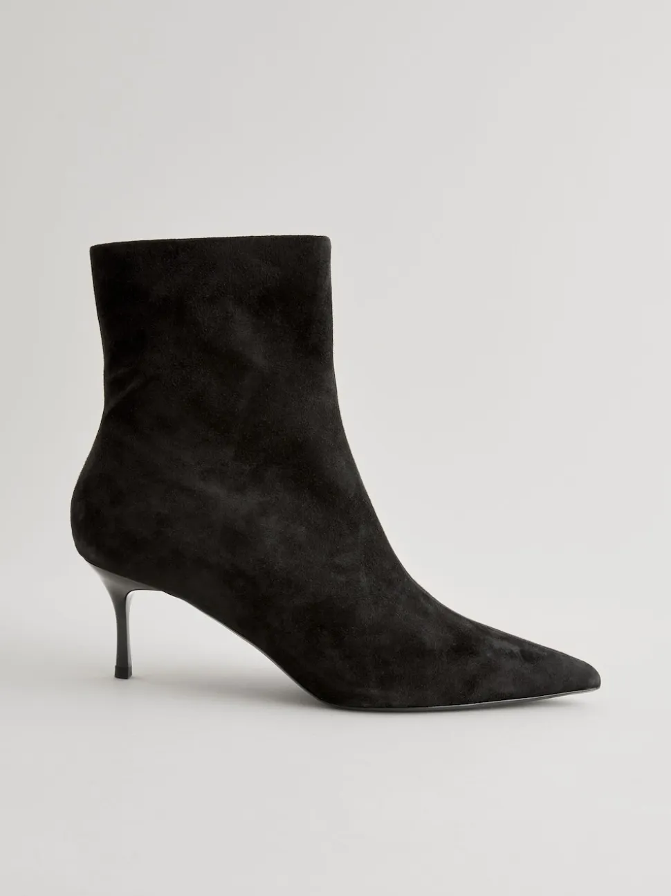 Suede noire - Bottes fines à talons et bout pointu