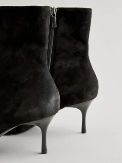 Suede noire - Bottes fines à talons et bout pointu
