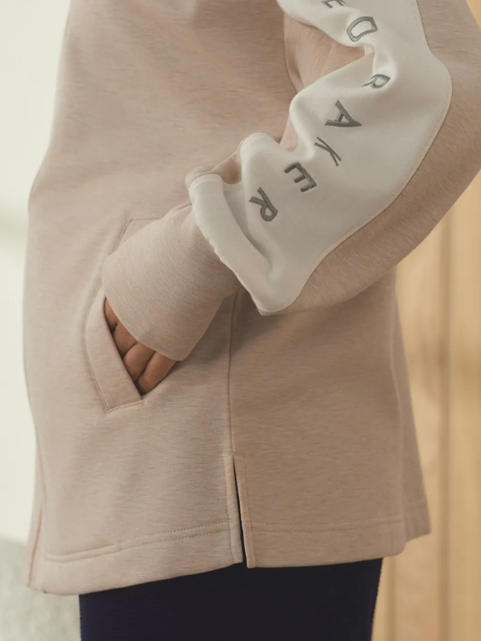 Sweat à capuche B by Ted Baker écru zippé coupe longue